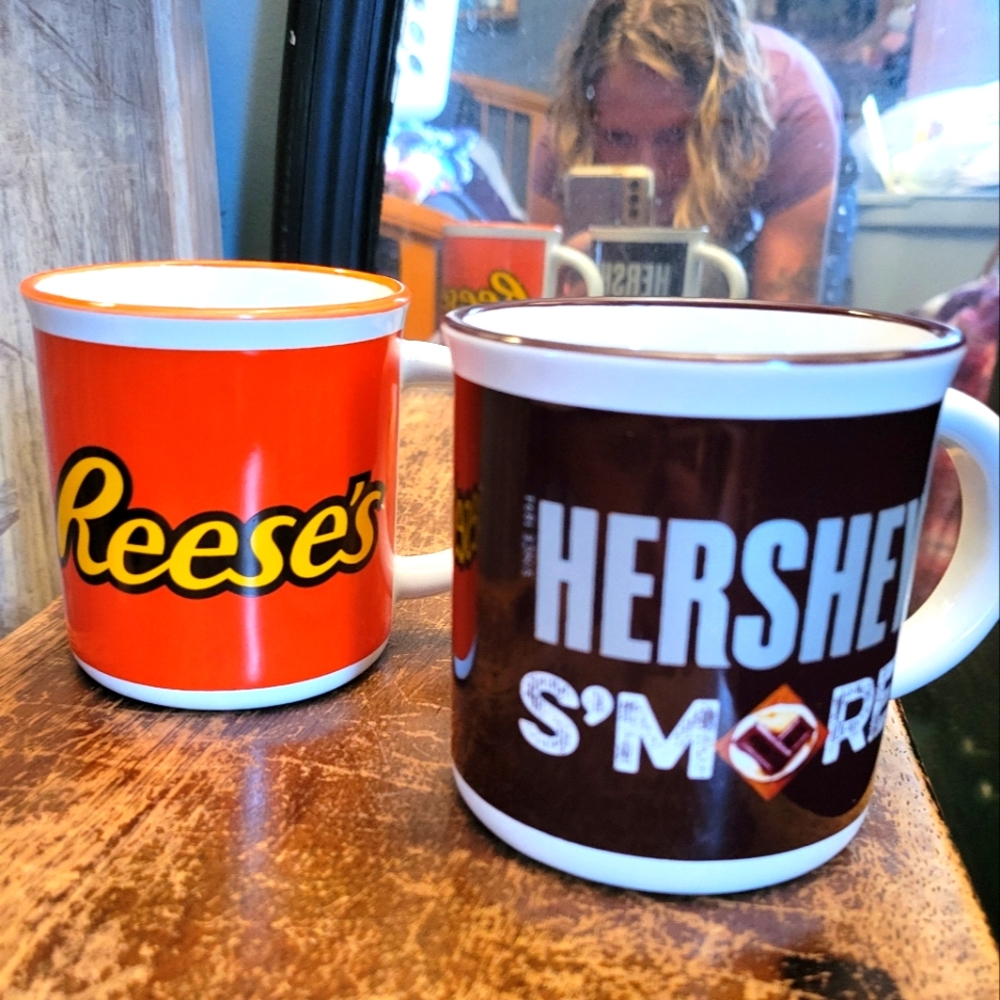 Hersheys s'more & reese's mugs lot of 2  excellent condition